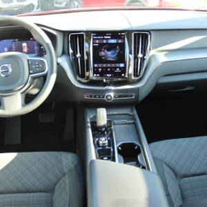 Volvo XC60 B4 2.0D AUTOMATIK *LED, NAVIGACIJA, KAMERA*