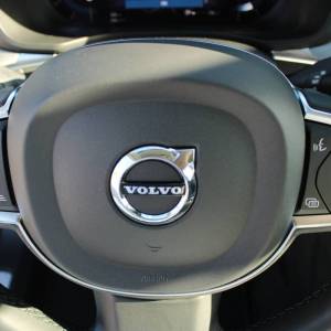 Volvo XC60 B4 2.0D AUTOMATIK *LED, NAVIGACIJA, KAMERA*