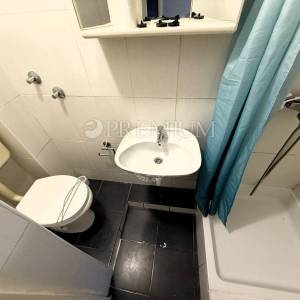 Vrbnik – autentična kamena kuća u mirnoj ulici!