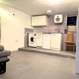 Vrbnik – autentična kamena kuća u mirnoj ulici!