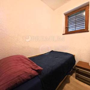 Vrbnik, okolica, samostojeća kuća s okućnicom!