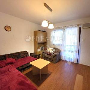 Vrbnik, okolica, samostojeća kuća s okućnicom!