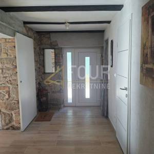 Vrbovsko, kuća za odmor, uređena okućnica