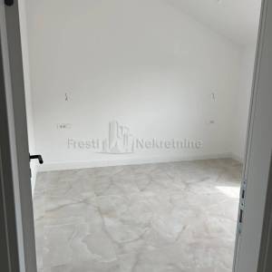 VRSI-KAMENA VILLA S BAZENOM-ODLIČNA!