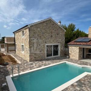 VRSI-KAMENA VILLA S BAZENOM-ODLIČNA!