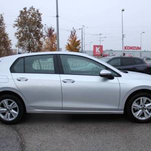 VW Golf VIII 2.0 TDi *LED, NAVIGACIJA, KAMERA*