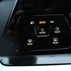 VW Golf VIII 2.0 TDi *LED, NAVIGACIJA, KAMERA*