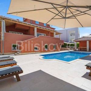 Žaborić, prodaja luksuzna vila, bazen, jacuzzi, sauna