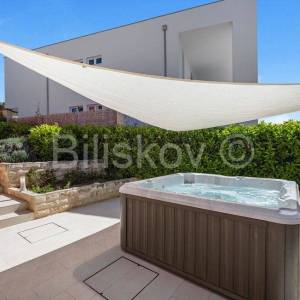 Žaborić, prodaja luksuzna vila, bazen, jacuzzi, sauna