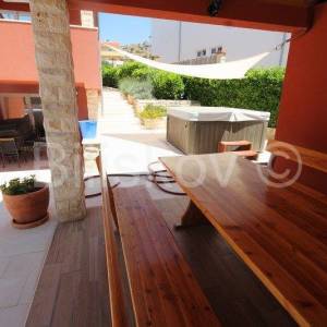 Žaborić, prodaja luksuzna vila, bazen, jacuzzi, sauna