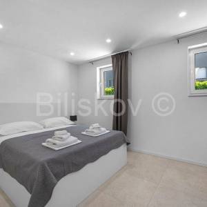 Žaborić, prodaja luksuzna vila, bazen, jacuzzi, sauna