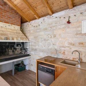 Žaborić, prodaja luksuzna vila, bazen, jacuzzi, sauna