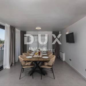 ZADAR, BIBINJE - Dizajnerski uređena vila s bazenom u blizini Zadra!