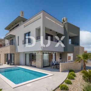 ZADAR, BIBINJE - Dizajnerski uređena vila s bazenom u blizini Zadra!