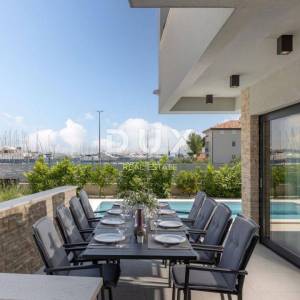 ZADAR, BIBINJE - Dizajnerski uređena vila s bazenom u blizini Zadra!