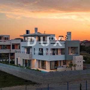 ZADAR, BIBINJE - Dizajnerski uređena vila s bazenom u blizini Zadra!