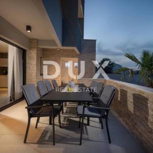 ZADAR, BIBINJE - Dizajnerski uređena vila s bazenom u blizini Zadra!