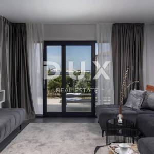 ZADAR, BIBINJE - Dizajnerski uređena vila s bazenom u blizini Zadra!