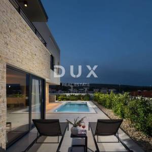 ZADAR, BIBINJE - Dizajnerski uređena vila s bazenom u blizini Zadra!