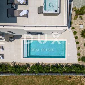 ZADAR, BIBINJE - Dizajnerski uređena vila s bazenom u blizini Zadra!