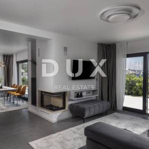 ZADAR, BIBINJE - Dizajnerski uređena vila s bazenom u blizini Zadra!