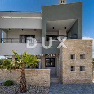 ZADAR, BIBINJE - Dizajnerski uređena vila s bazenom u blizini Zadra!