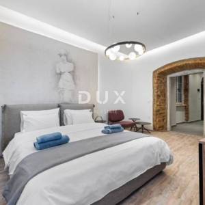 ZADAR, CENTAR - stan sa dvije stambene cjeline