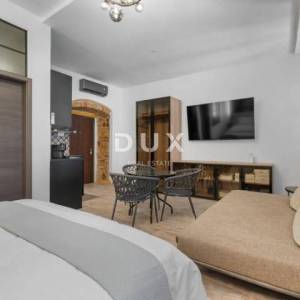 ZADAR, CENTAR - stan sa dvije stambene cjeline