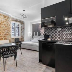 ZADAR, CENTAR - stan sa dvije stambene cjeline