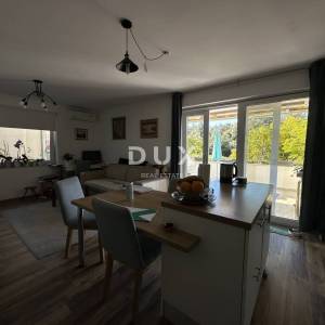 ZADAR, DIKLO – Atraktivan apartman s vrtom i pogledom na more!