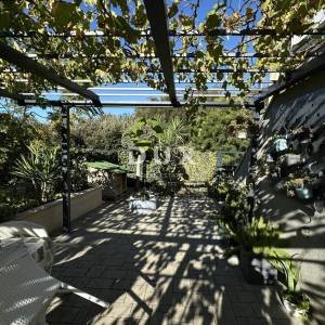 ZADAR, DIKLO – Atraktivan apartman s vrtom i pogledom na more!