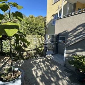 ZADAR, DIKLO – Atraktivan apartman s vrtom i pogledom na more!