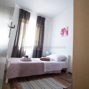 ZADAR- JAZINE- ATRAKTIVAN STAN 86m2 S OKUĆNICOM 141m2, TOP LOKACIJA!