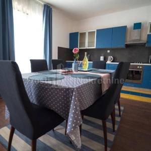 ZADAR- JAZINE- ATRAKTIVAN STAN 86m2 S OKUĆNICOM 141m2, TOP LOKACIJA!