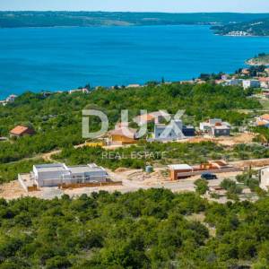 ZADAR, MASLENICA - Građevinsko zemljište s pogledom na more i idejnim projektom