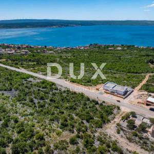 ZADAR, MASLENICA - Građevinsko zemljište s pogledom na more i idejnim projektom