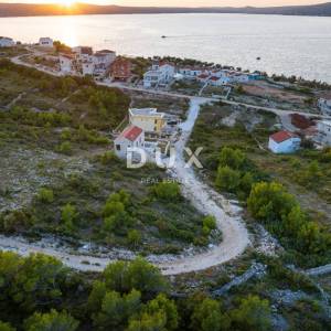 ZADAR, NOVIGRAD - Luksuzna lokacija za novu vilu u blizini mora