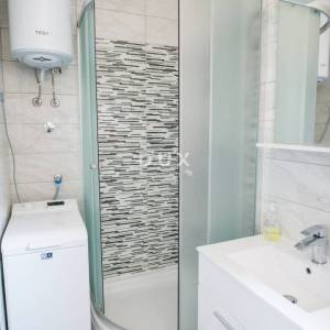 ZADAR, PAKOŠTANE - PRILIKA! Stan s vrtom i 3 parkirna mjesta!