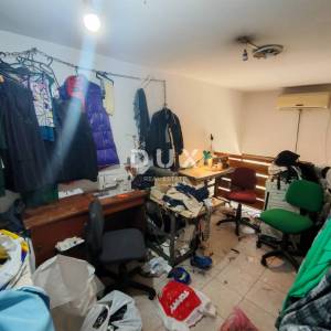 ZADAR, PETRIĆI - Poslovni prostor u prizemlju zgrade! Prilika!