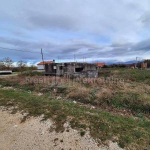 ZADAR, POLJICA BRIG, LEGALIZIRAN OBJEKT 143 m2 , 1527m2 parcela