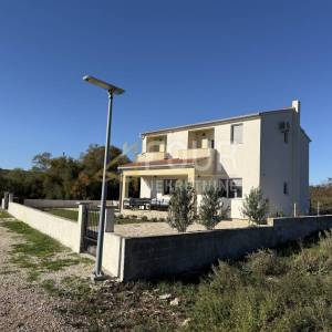 Zadar, Posedarje, samostojeća kuća, prvi red do mora !