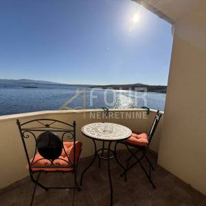 Zadar, Posedarje, samostojeća kuća, prvi red do mora !