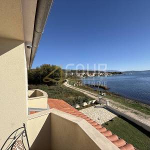 Zadar, Posedarje, samostojeća kuća, prvi red do mora !