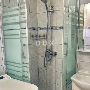 ZADAR, POSEDARJE - samostojeća kuća prvi red do Novigradskog mora s prostranim dvorištem