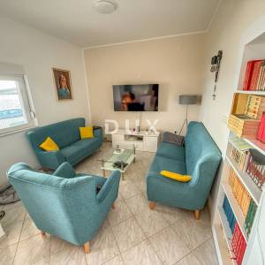 ZADAR, POSEDARJE - samostojeća kuća prvi red do Novigradskog mora s prostranim dvorištem