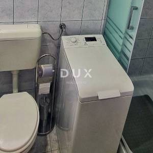 ZADAR, POSEDARJE - samostojeća kuća prvi red do Novigradskog mora s prostranim dvorištem