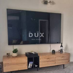 ZADAR, POSEDARJE - samostojeća kuća prvi red do Novigradskog mora s prostranim dvorištem