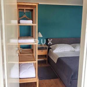 ZADAR, POSEDARJE - samostojeća kuća prvi red do Novigradskog mora s prostranim dvorištem