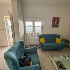 ZADAR, POSEDARJE - samostojeća kuća prvi red do Novigradskog mora s prostranim dvorištem