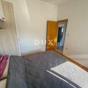 ZADAR, POSEDARJE - samostojeća kuća prvi red do Novigradskog mora s prostranim dvorištem